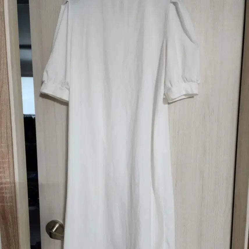 [BUNJANG] White Puff Sleeve Side Slit Long Dress / 화이트 퍼프소매 옆트임 롱 원피스