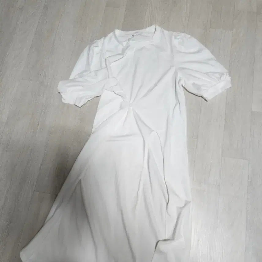 [BUNJANG] White Puff Sleeve Side Slit Long Dress / 화이트 퍼프소매 옆트임 롱 원피스