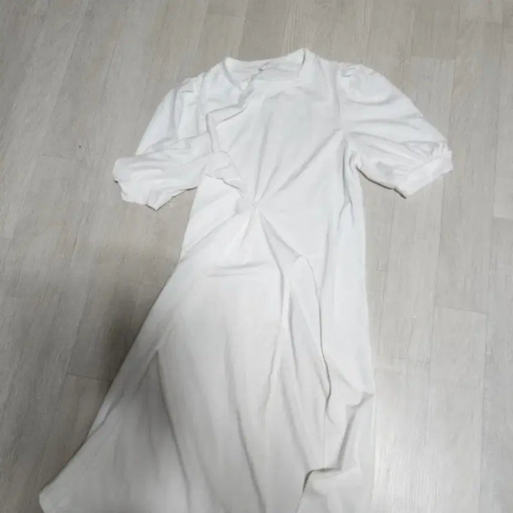 [BUNJANG] White Puff Sleeve Side Slit Long Dress / 화이트 퍼프소매 옆트임 롱 원피스