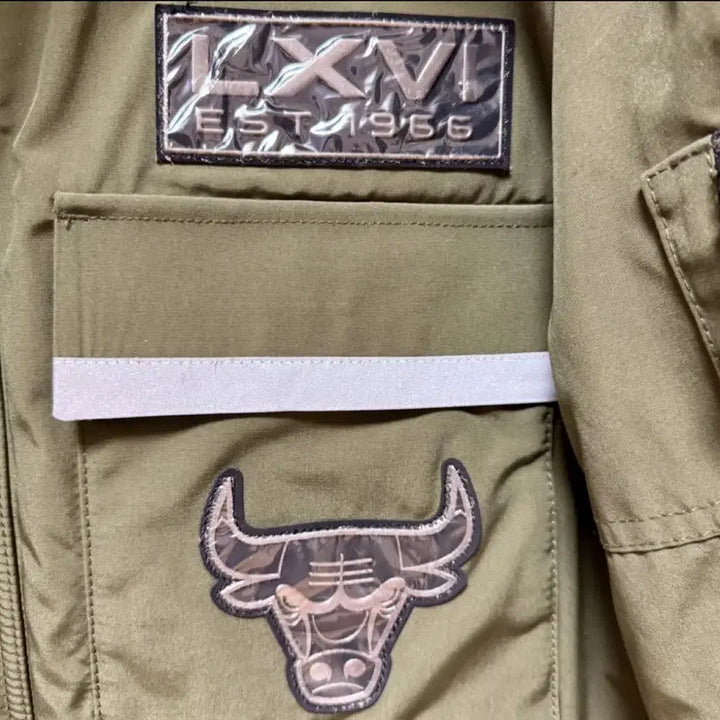 [BUNJANG] NBA Chicago Bulls Goose Down Jumper Khaki M / NBA 시카고불스 구스다운 점퍼 카키 M(새옷)