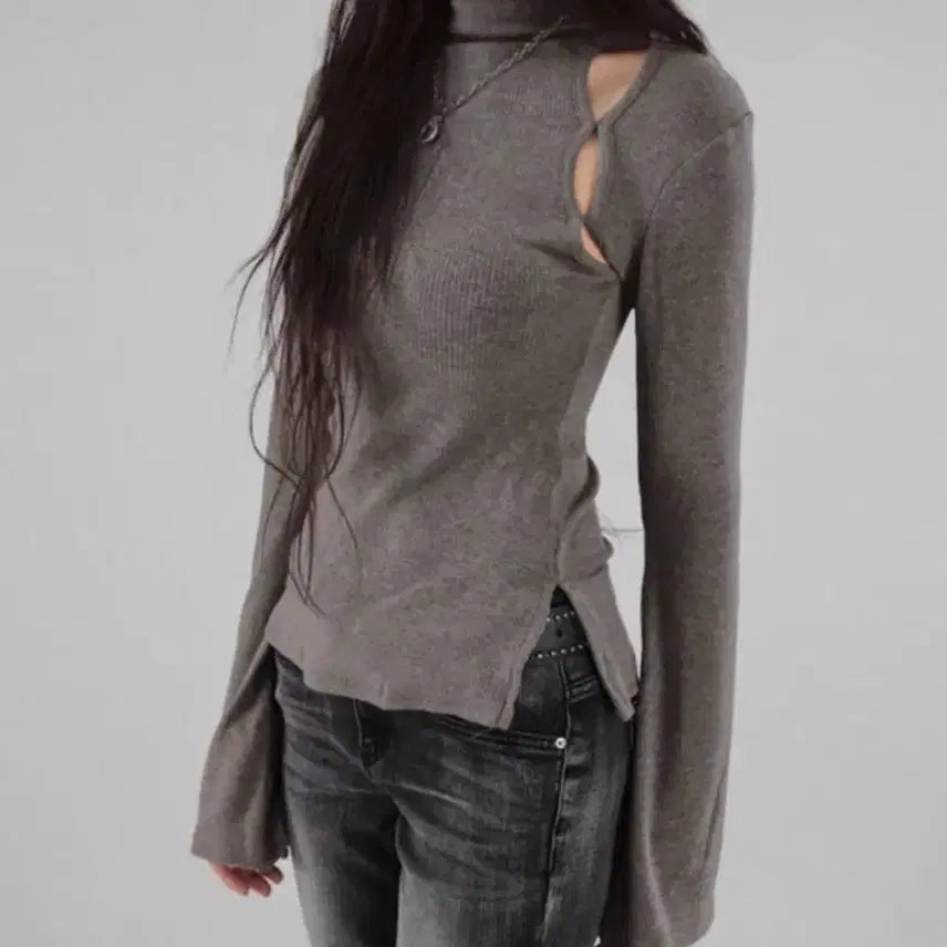 [SOLD OUT] 숄더컷 아웃 슬릿 긴팔 티셔츠 시크윈