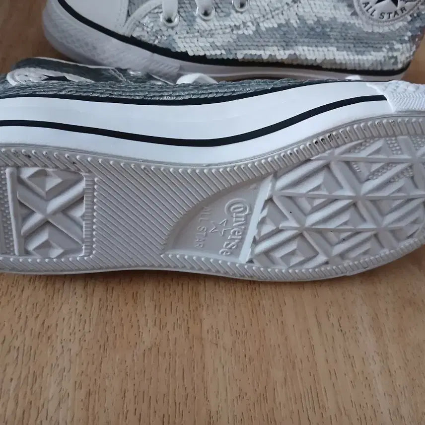 [BUNJANG] Converse Sequin High-Top Sneakers / (새상품) 컨버스 스팽글 하이탑 245사이즈
