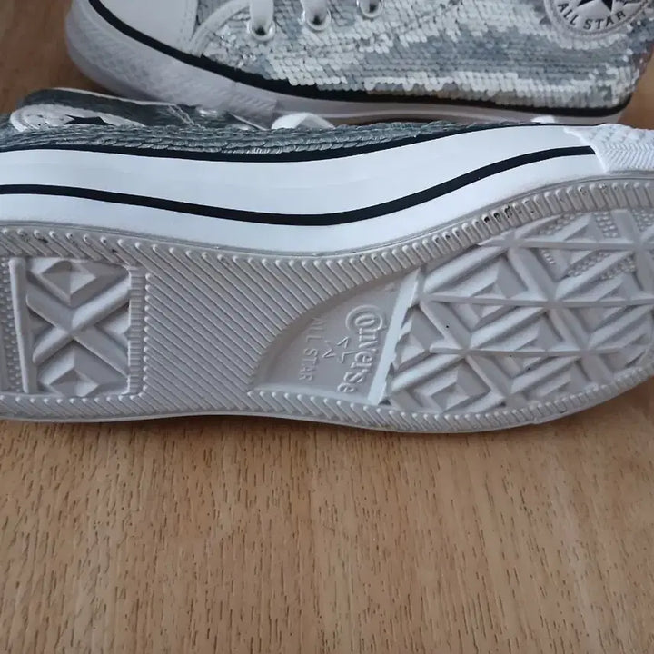 [BUNJANG] Converse Sequin High-Top Sneakers / (새상품) 컨버스 스팽글 하이탑 245사이즈