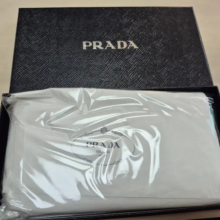 [SOLD OUT] 프라다 사피아노 장지갑