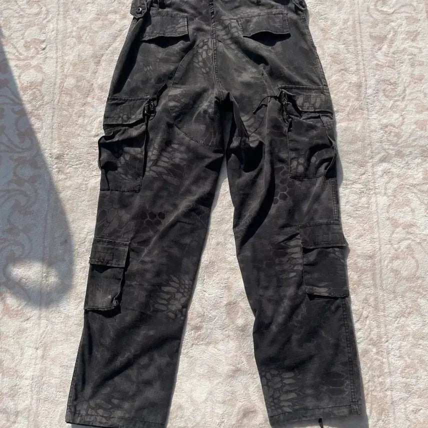 [BUNJANG] Black Tactical Camo Cargo Pants / 블랙 택티컬 카모 카고팬츠