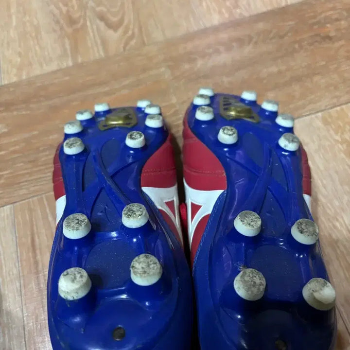 [SOLD OUT] 축구화 미즈노 네오 신 MD 265