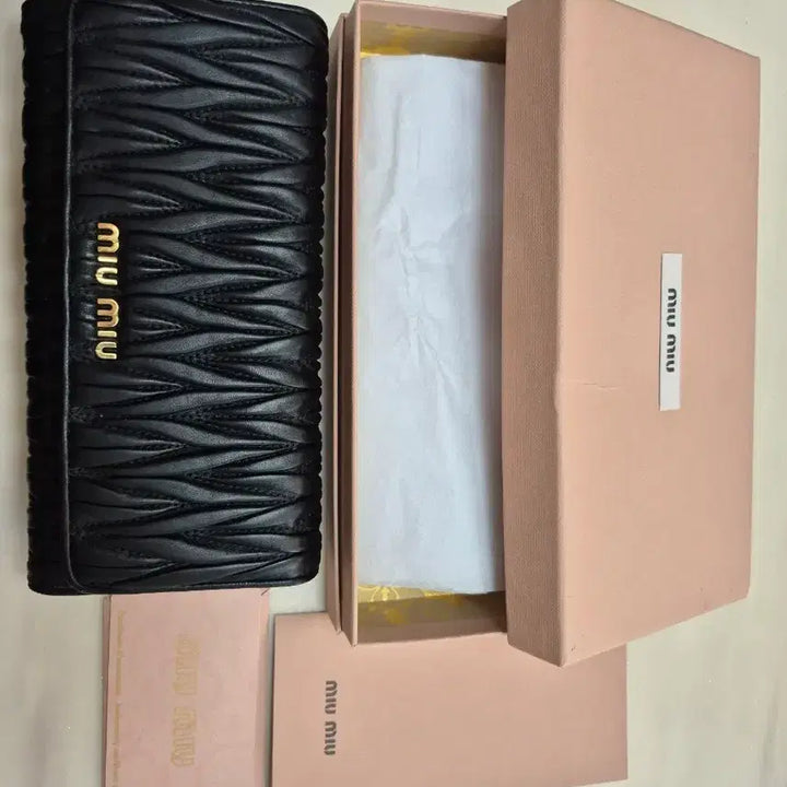 [BUNJANG] Miu Miu Matelassé Long Wallet / 미우미우 마테라쎄 장지갑