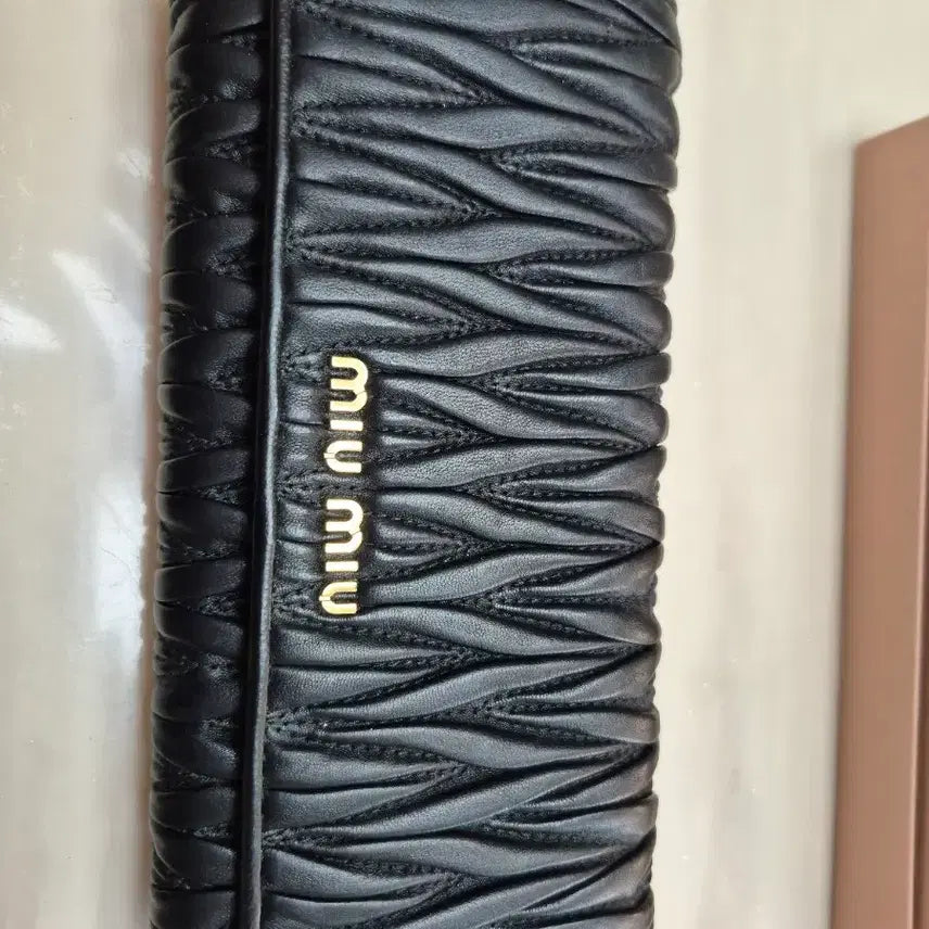 [BUNJANG] Miu Miu Matelassé Long Wallet / 미우미우 마테라쎄 장지갑