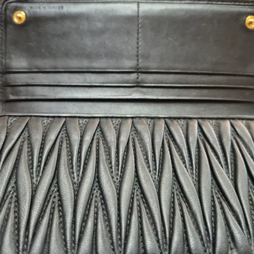 [BUNJANG] Miu Miu Matelassé Long Wallet / 미우미우 마테라쎄 장지갑