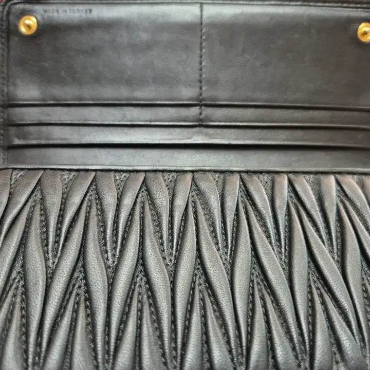 [BUNJANG] Miu Miu Matelassé Long Wallet / 미우미우 마테라쎄 장지갑