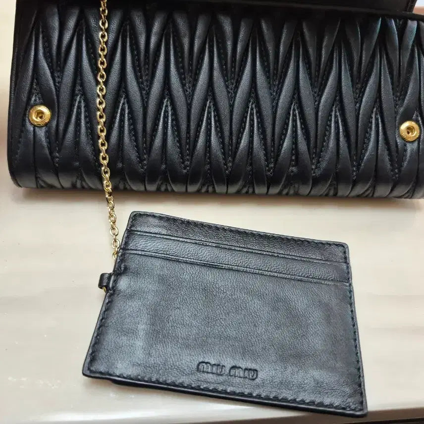 [BUNJANG] Miu Miu Matelassé Long Wallet / 미우미우 마테라쎄 장지갑