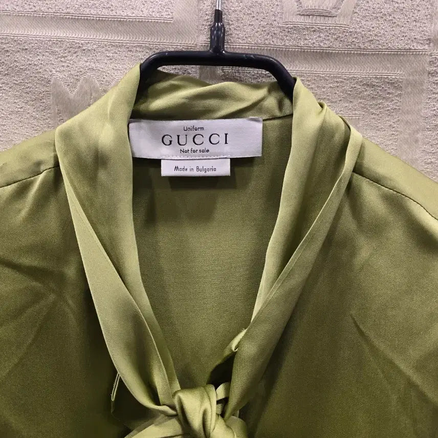 [BUNJANG] Gucci Uniform Ribbon Blouse Olive Green Silk / 새상품) 구찌 GUCCI 유니폼 리본 블라우스 올리브 그린 실크 36(S