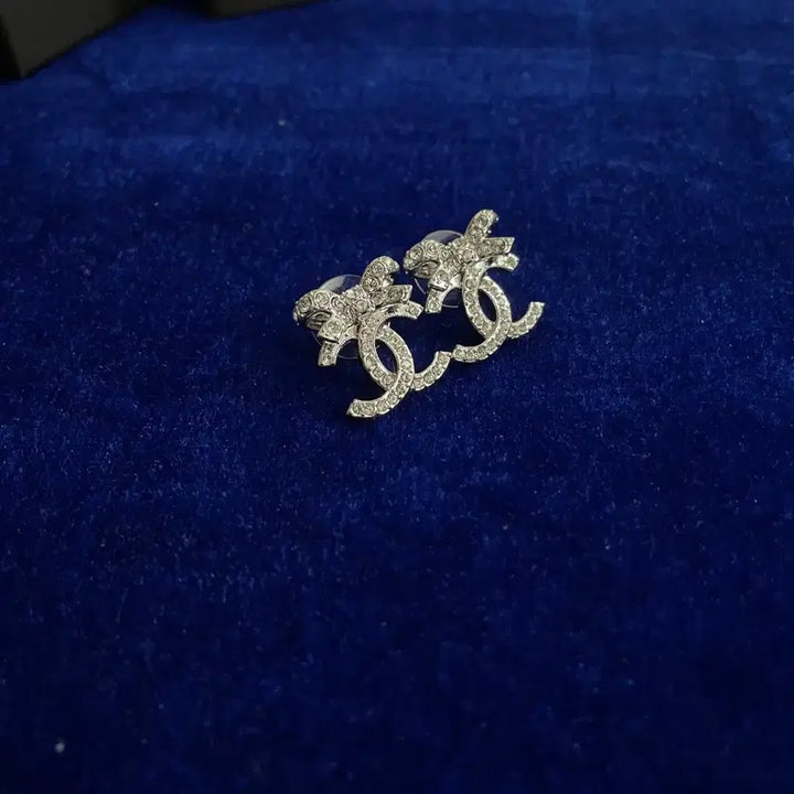 [BUNJANG] Chanel Ribbon Logo Earrings / 샤넬 리본  로고 귀걸이