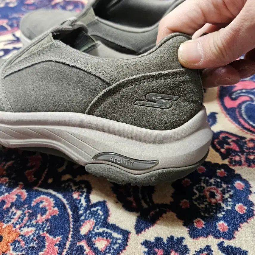 [BUNJANG] Skechers Go Walk Arch Fit Slip-On Sneakers / 스케쳐스 고워크 아치핏 슬립온