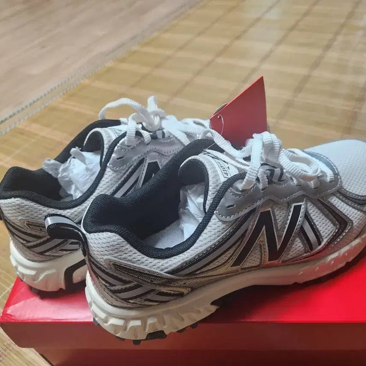 [BUNJANG] New Balance 410 Trail Running Shoes White / 뉴발란스 410 트레일 러닝화 화이트 240mm