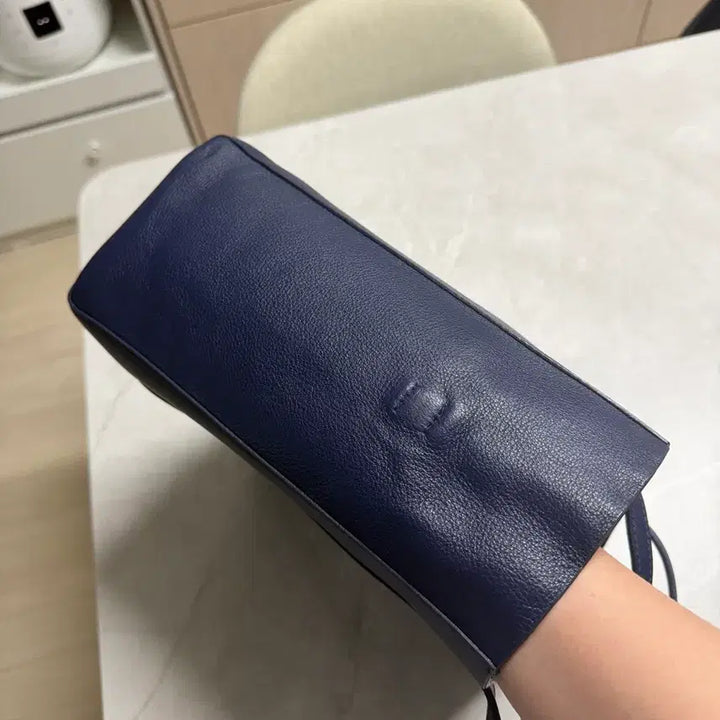 [BUNJANG] Balenciaga Everyday XS Navy Shoulder Bag / 발렌시아가 에브리데이xs 네이비