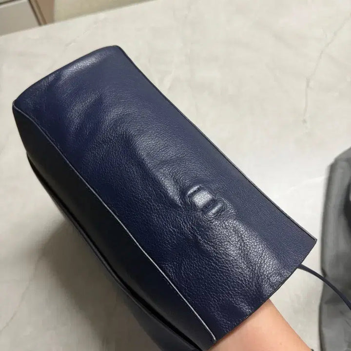 [BUNJANG] Balenciaga Everyday XS Navy Shoulder Bag / 발렌시아가 에브리데이xs 네이비