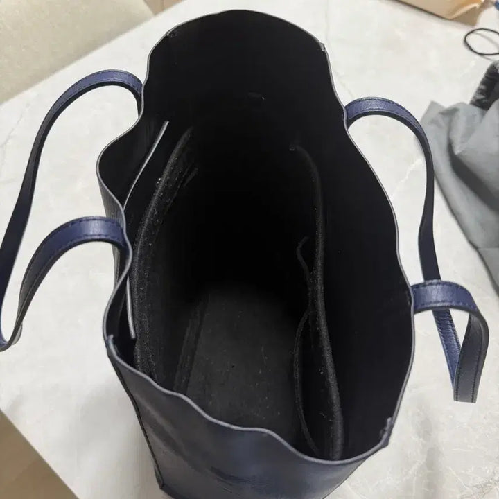 [BUNJANG] Balenciaga Everyday XS Navy Shoulder Bag / 발렌시아가 에브리데이xs 네이비