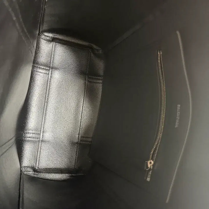 [BUNJANG] Balenciaga Everyday XS Navy Shoulder Bag / 발렌시아가 에브리데이xs 네이비