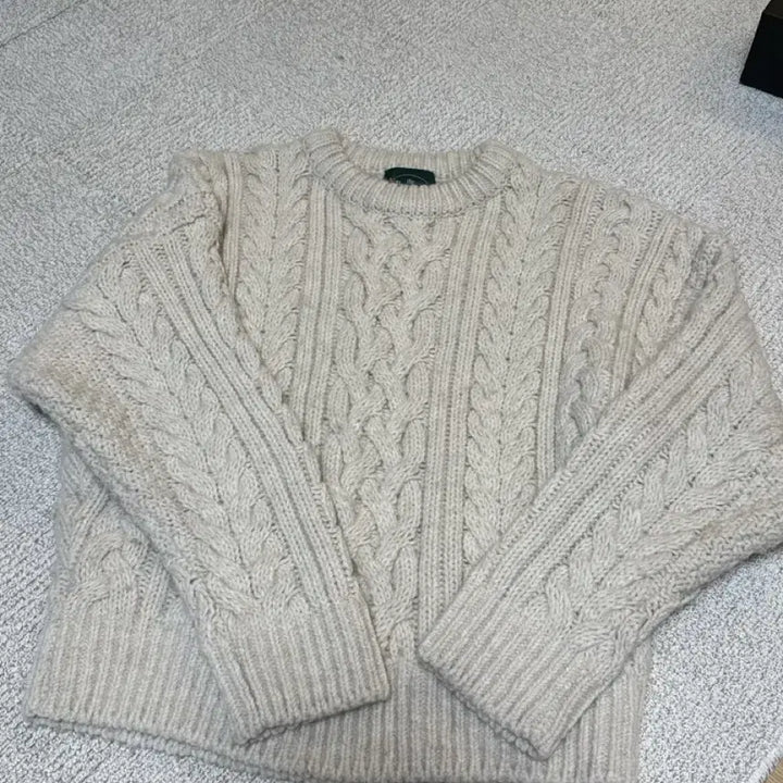 [BUNJANG] The Barnet Cable Knit Sweater / 더바넷 꽈배기 니트