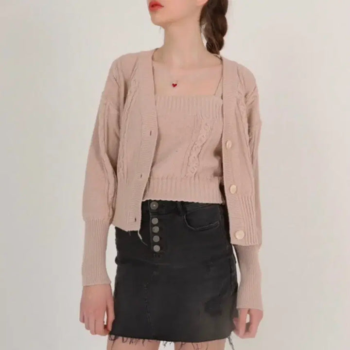 [BUNJANG] Soft Seoul Beige Cardigan and Bustier Tank Top Set / 소프트서울 가디건 + 뷔수티에 나시 세트 베이지
