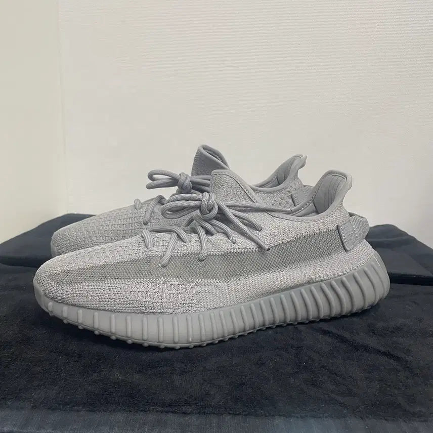 [BUNJANG] Adidas Yeezy Boost 350 V2 Steel Grey Sneakers (Size 275) / 아디다스 이지부스트 350 V2 스틸그레이 275