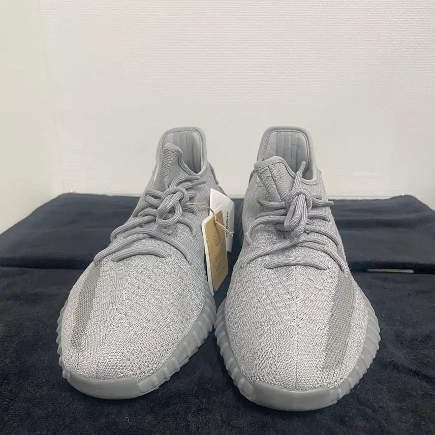 [BUNJANG] Adidas Yeezy Boost 350 V2 Steel Grey Sneakers (Size 275) / 아디다스 이지부스트 350 V2 스틸그레이 275