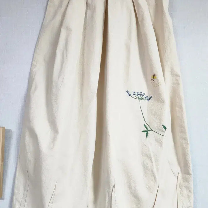 [BUNJANG] Embroidered Floral Linen Long Skirt / 광목 자수스커트66-77