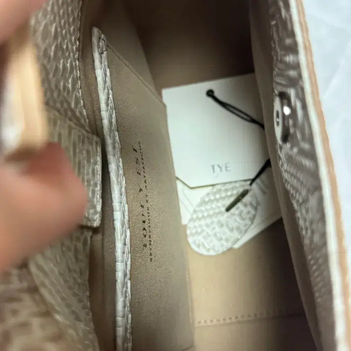 [SOLD OUT] 투티에 카노 미니 킬림 화이트
