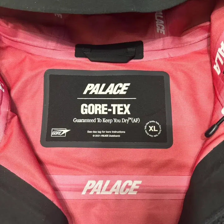 [BUNJANG] Palace Gore-Tex The Don Jacket Black - 21FW / 팔라스 고어텍스 더 돈 자켓 블랙 - 21FW