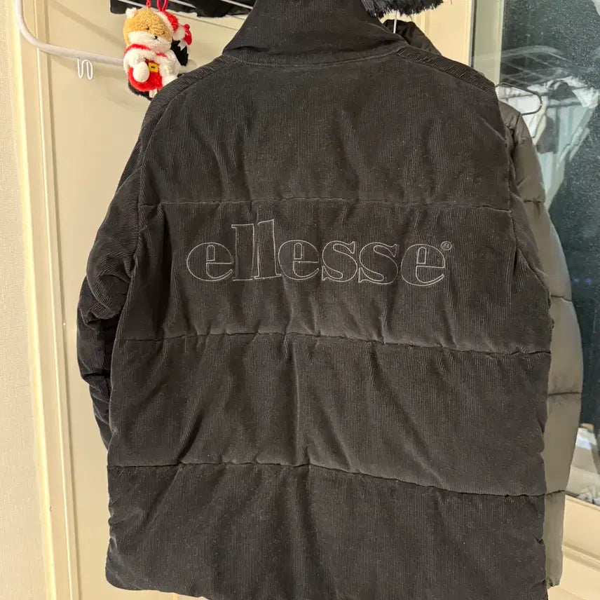[BUNJANG] Ellesse Corduroy Padded Jacket / 엘레쎄 Ellesse 코로듀이 패딩 검정 90