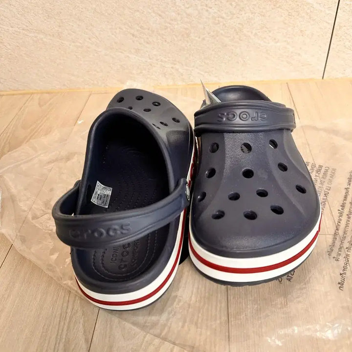 [SOLD OUT] 크록스  네이비 새상품 240