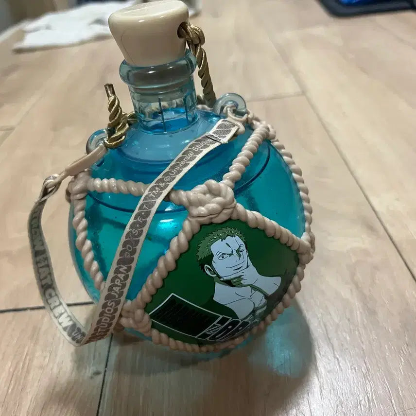 [BUNJANG] Universal Studios Japan Zoro Water Bottle 2025 Limited Edition / 2025 원피스 조로 물통 (유니버셜 스튜디오 재팬)