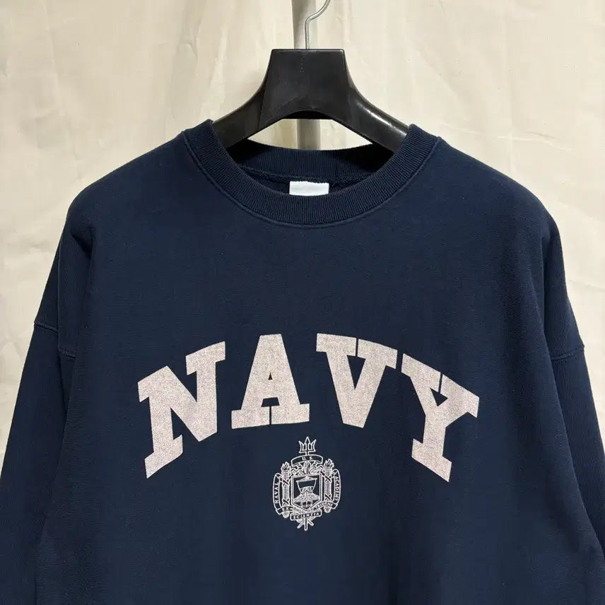 [BUNJANG] Outstanding Vintage Print Navy Sweatshirt - Navy, M / 아웃스탠딩 빈티지 프린트 NAVY 스웻셔츠 / 네이비, M