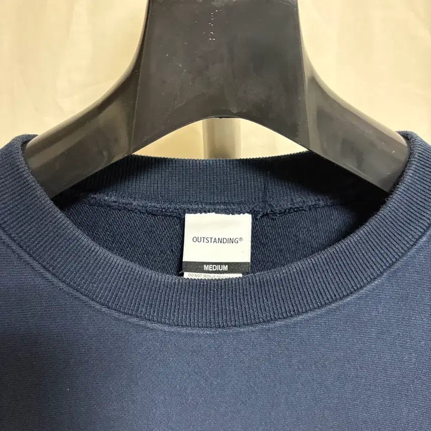 [BUNJANG] Outstanding Vintage Print Navy Sweatshirt - Navy, M / 아웃스탠딩 빈티지 프린트 NAVY 스웻셔츠 / 네이비, M