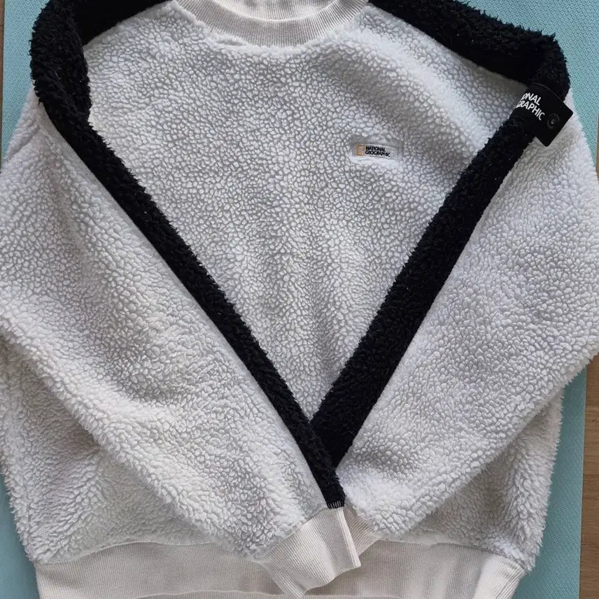 [BUNJANG] National Geographic Fleece Sweatshirt M Size / 최저가!) 내셔널지오그래픽 뽀글이 맨투맨 M사이즈