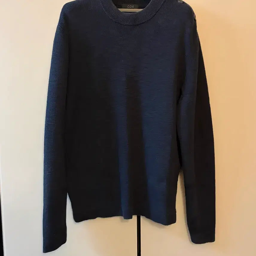 [BUNJANG] COS Navy Shoulder Button Knit Sweater / COS 코스 네이비 숄터 버튼 니트 스웨터