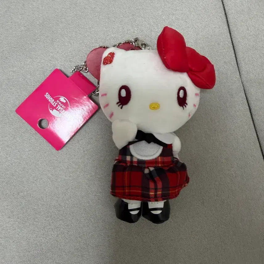 [BUNJANG] Hello Kitty Tartan Check Mascot Doll Keychain / USJ 유니버셜스튜디오 헬로키티 타탄체크 시리즈 마스코트 인형 키링 키홀