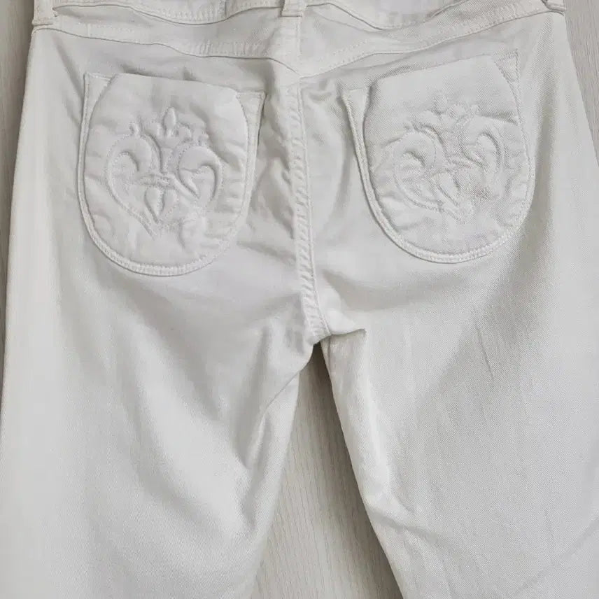 [BUNJANG] Siwy Lovespell White Denim Pants (Size 24) / 씨위 러브스펠 흰색 데님(24)
