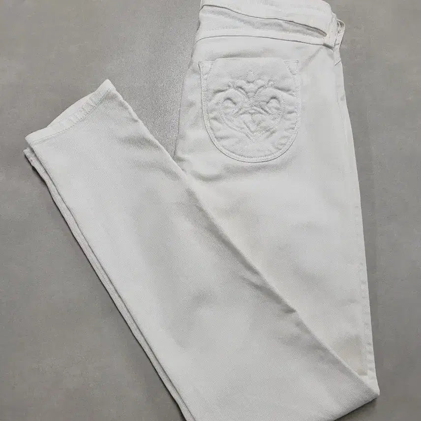 [BUNJANG] Siwy Lovespell White Denim Pants (Size 24) / 씨위 러브스펠 흰색 데님(24)