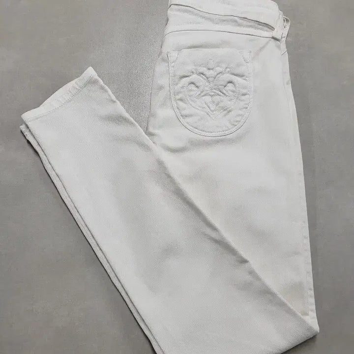 [BUNJANG] Siwy Lovespell White Denim Pants (Size 24) / 씨위 러브스펠 흰색 데님(24)