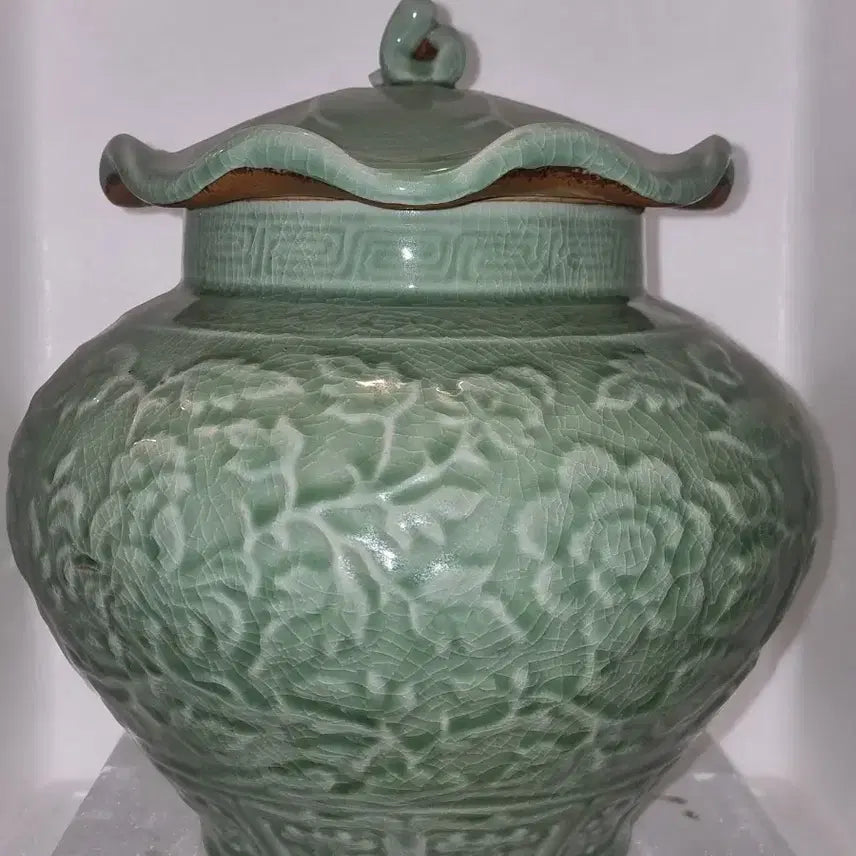 [BUNJANG] Celadon Porcelain Jar with Floral Relief 30cm / 청자 항아리 양각 초화문 높이30 지름28 센치 중국도자기 고도자 골통품