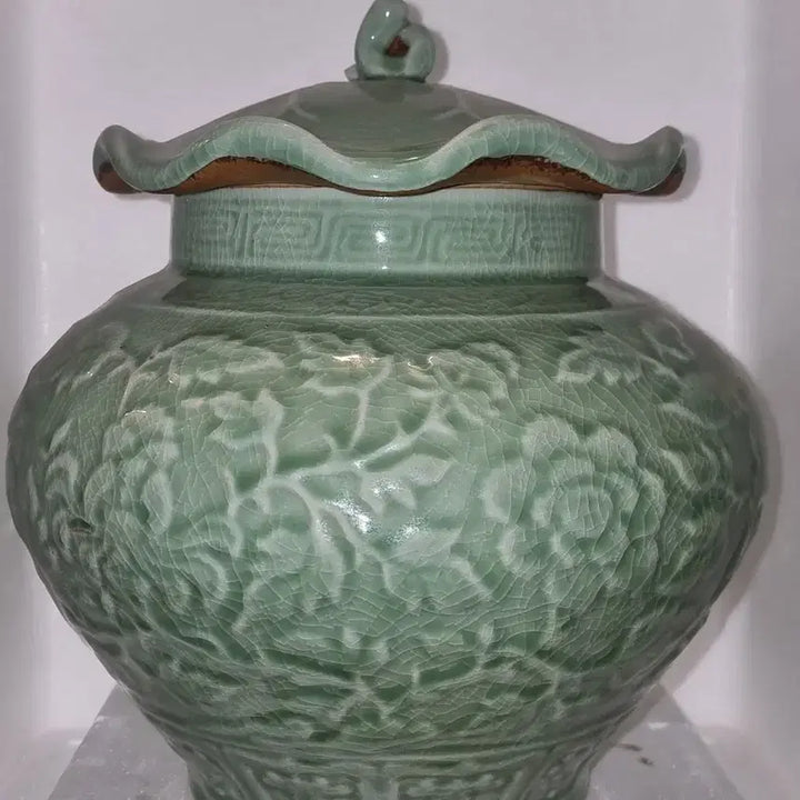 [BUNJANG] Celadon Porcelain Jar with Floral Relief 30cm / 청자 항아리 양각 초화문 높이30 지름28 센치 중국도자기 고도자 골통품
