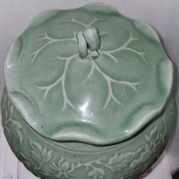 [BUNJANG] Celadon Porcelain Jar with Floral Relief 30cm / 청자 항아리 양각 초화문 높이30 지름28 센치 중국도자기 고도자 골통품