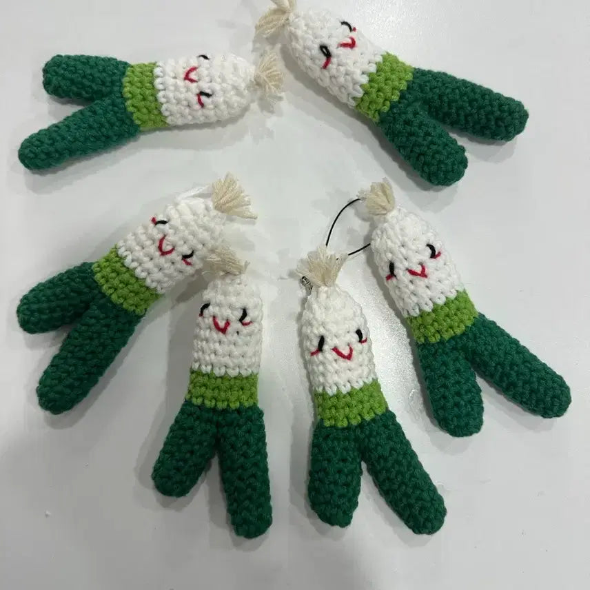 [BUNJANG] Knitted Welsh Onion Keyring / 뜨개 대파 키링