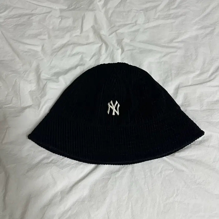 [BUNJANG] New Era Black Corduroy Bucket Hat / 뉴에라 블랙 코듀로이 버킷햇