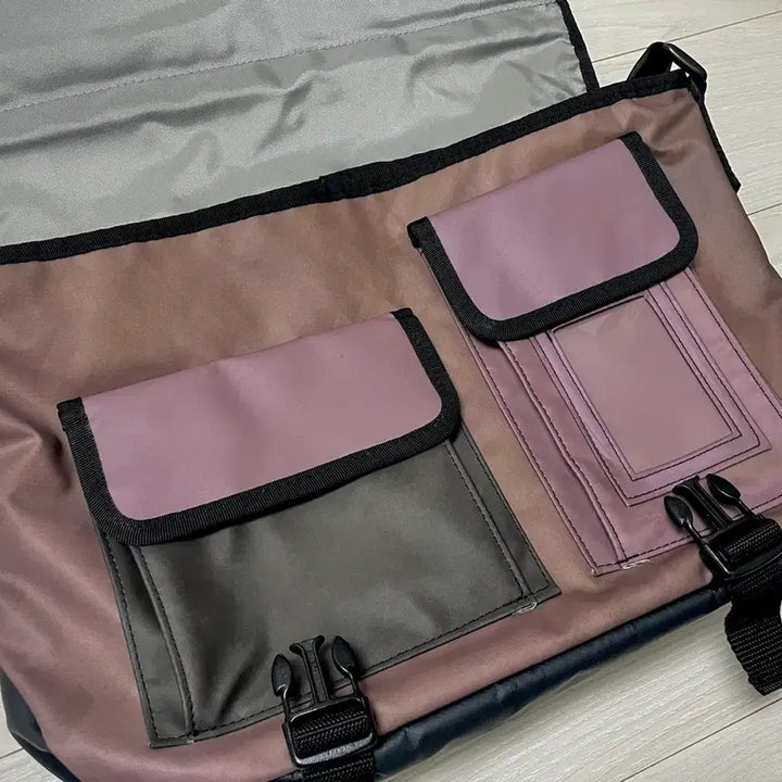 [BUNJANG] Nukak ENHYPEN Messenger Bag / 누깍 엔하이픈 메신저백
