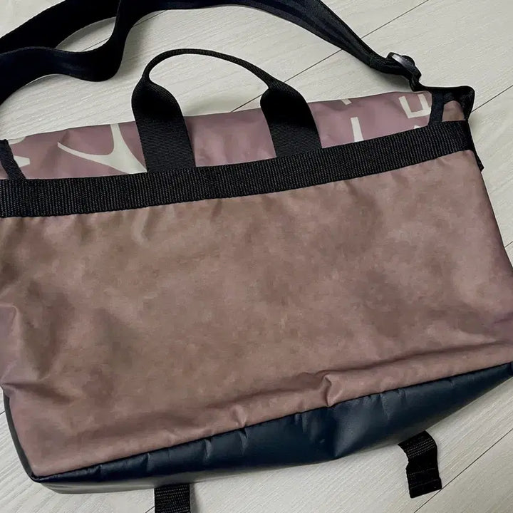 [BUNJANG] Nukak ENHYPEN Messenger Bag / 누깍 엔하이픈 메신저백