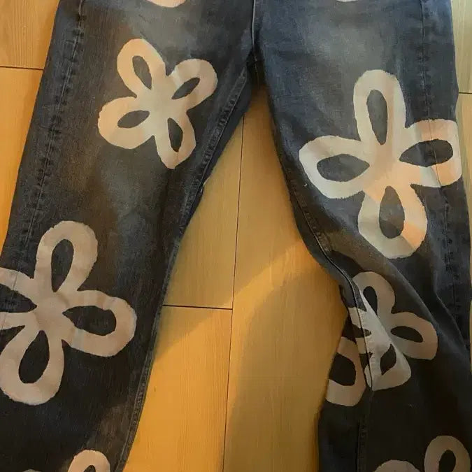 [BUNJANG] Surgery Flower Denim Jeans / 써저리 플라워 데님