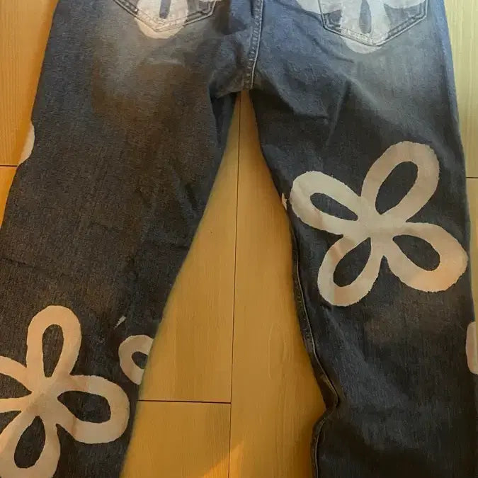 [BUNJANG] Surgery Flower Denim Jeans / 써저리 플라워 데님